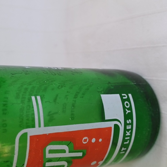 Vintage 7 Up 7 Oz. Glass Pop/Soda Bottle - Picture 4 of 6